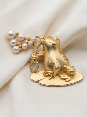 JJ Frog Brooch Gold Tone Faux Pearl Convertible Pendant Pin 2”